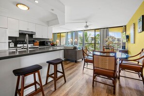 ثلاجة، ميكروويف، فرن، موقد طهي مسطح