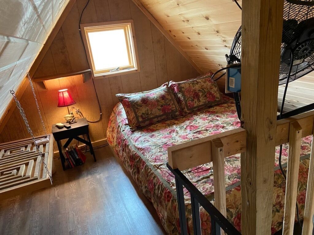 Birds & Blooms Hidaway