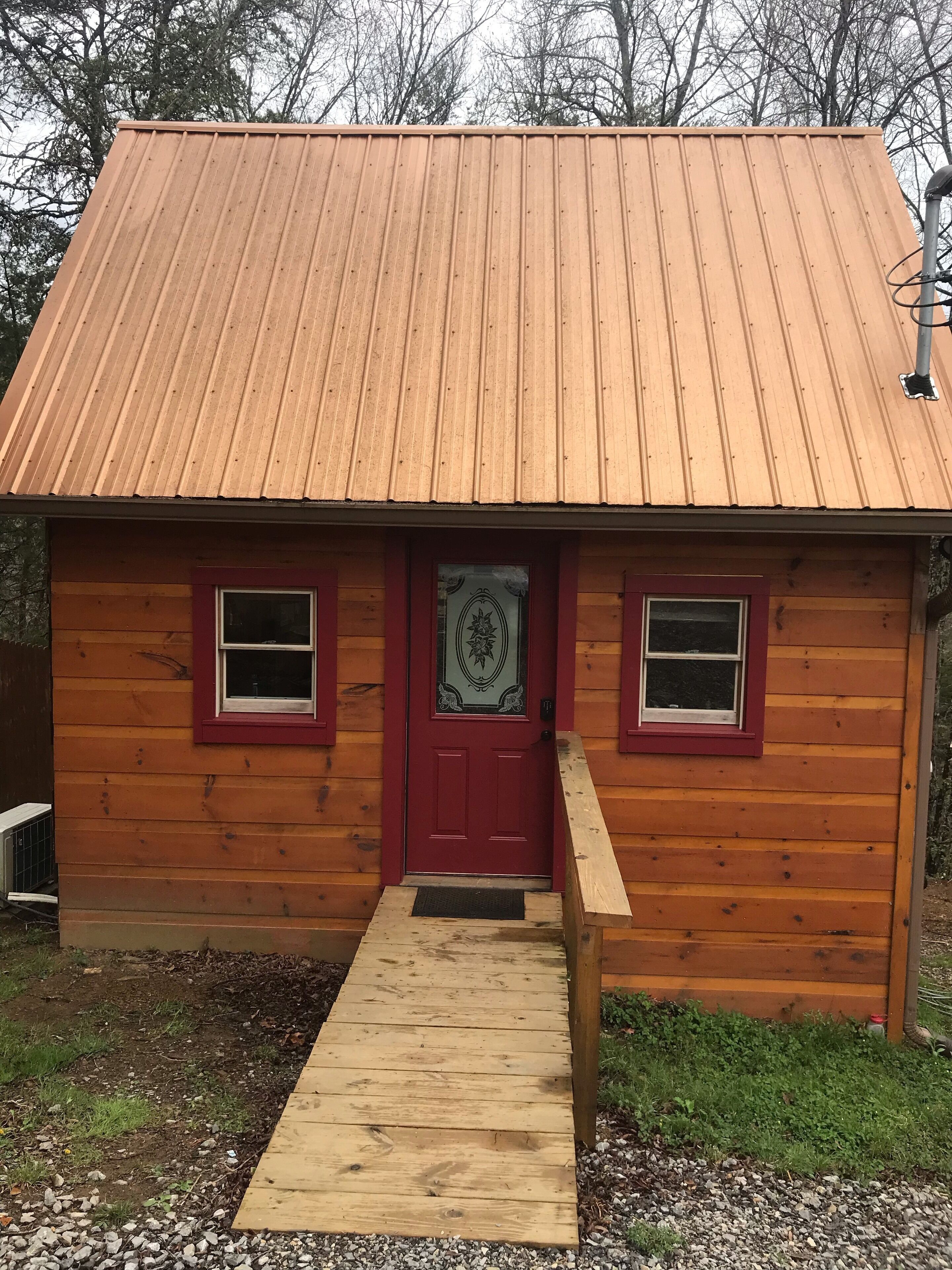 Birds & Blooms Hidaway