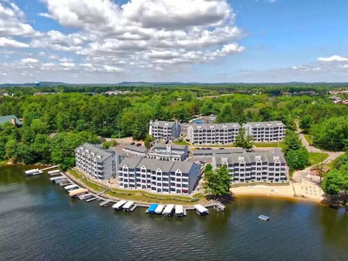 WI Dells Hideaway Condo on Lake Delton - Lake access with boat slip (upon request)