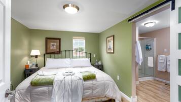 4 bedrooms, iron/ironing board, free WiFi, bed sheets