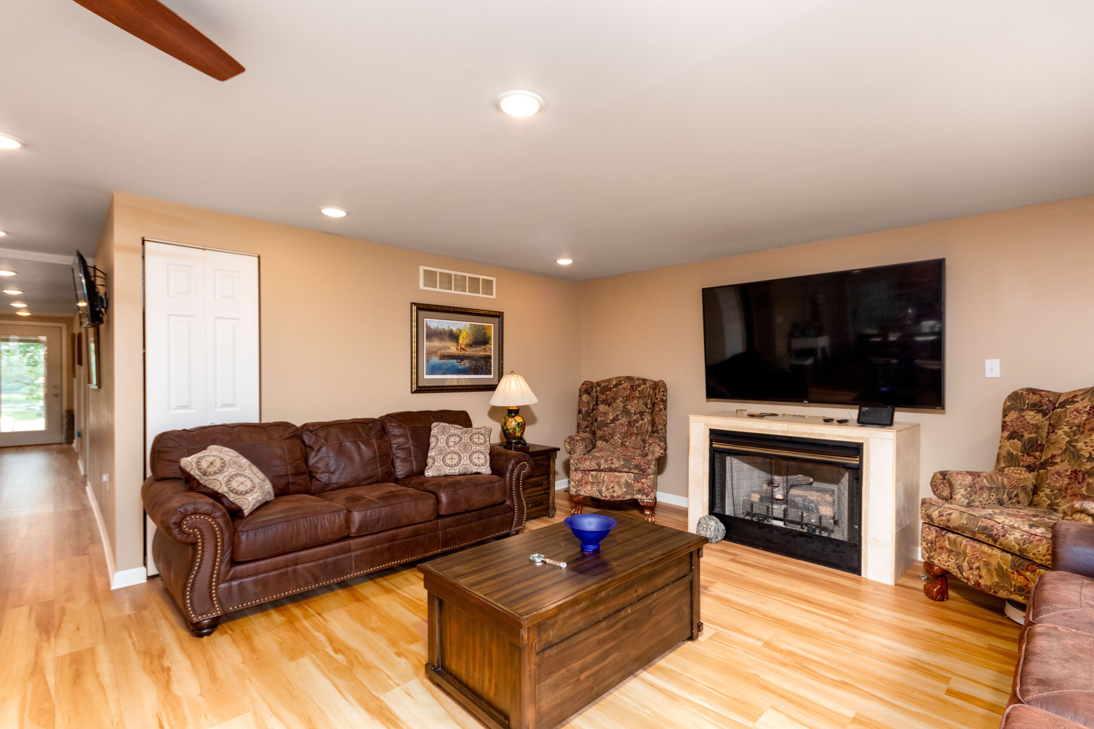 Lake front home with access to two lakes, large yard and RV hookup available!