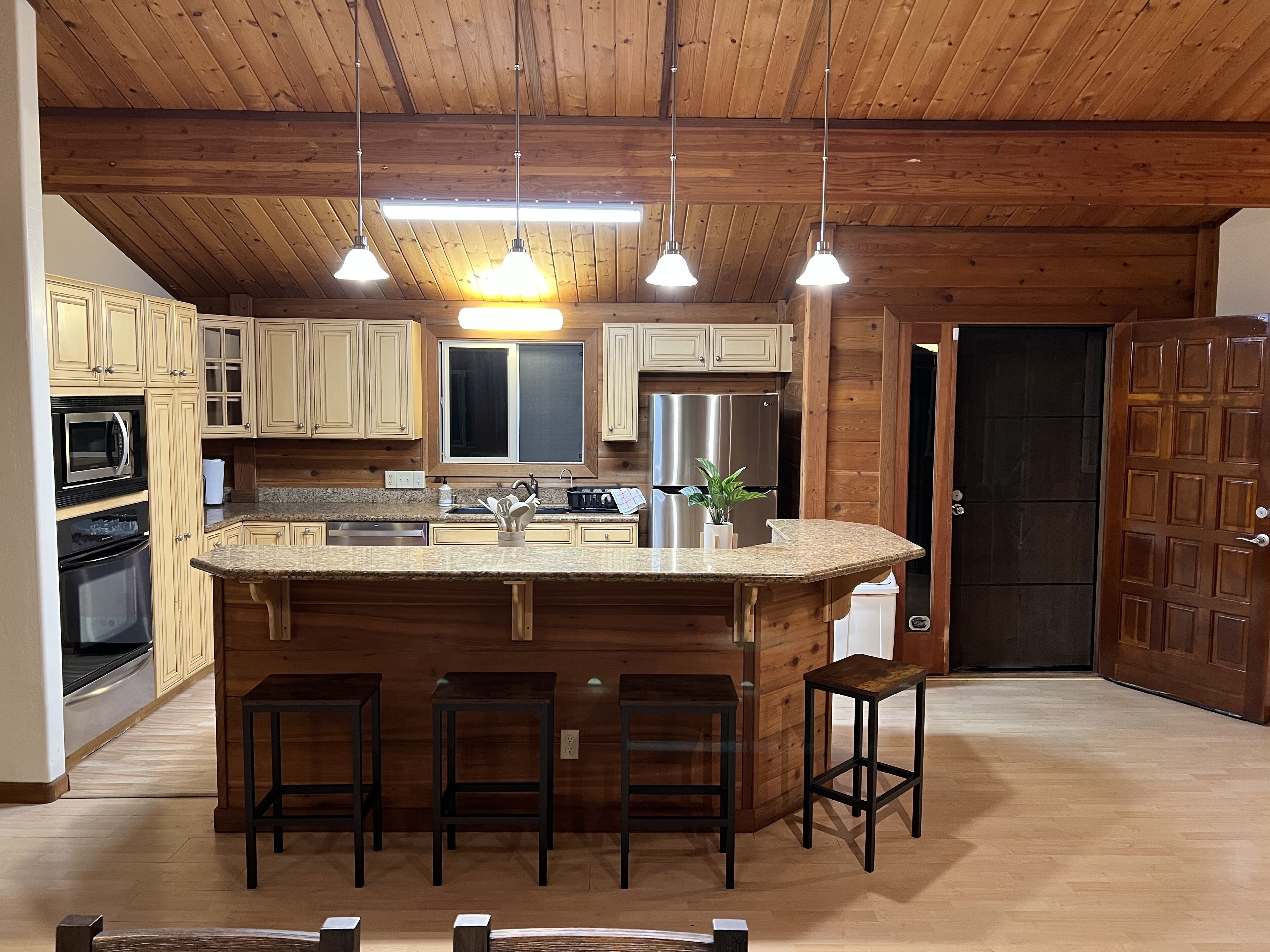 BEAUTIFUL, PEACEFUL & FULLY REMODELED HOME FOR THE PERFECT GETAWAY 