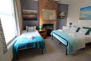 Espace de travail pour ordinateur portable, Wi-Fi gratuit, draps fournis