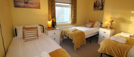 4 Schlafzimmer, laptopgeeigneter Arbeitsplatz, kostenloses WLAN