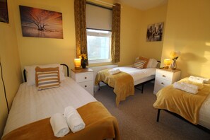 Laptop workspace, free WiFi, bed sheets - Somerset house (Sheffield)