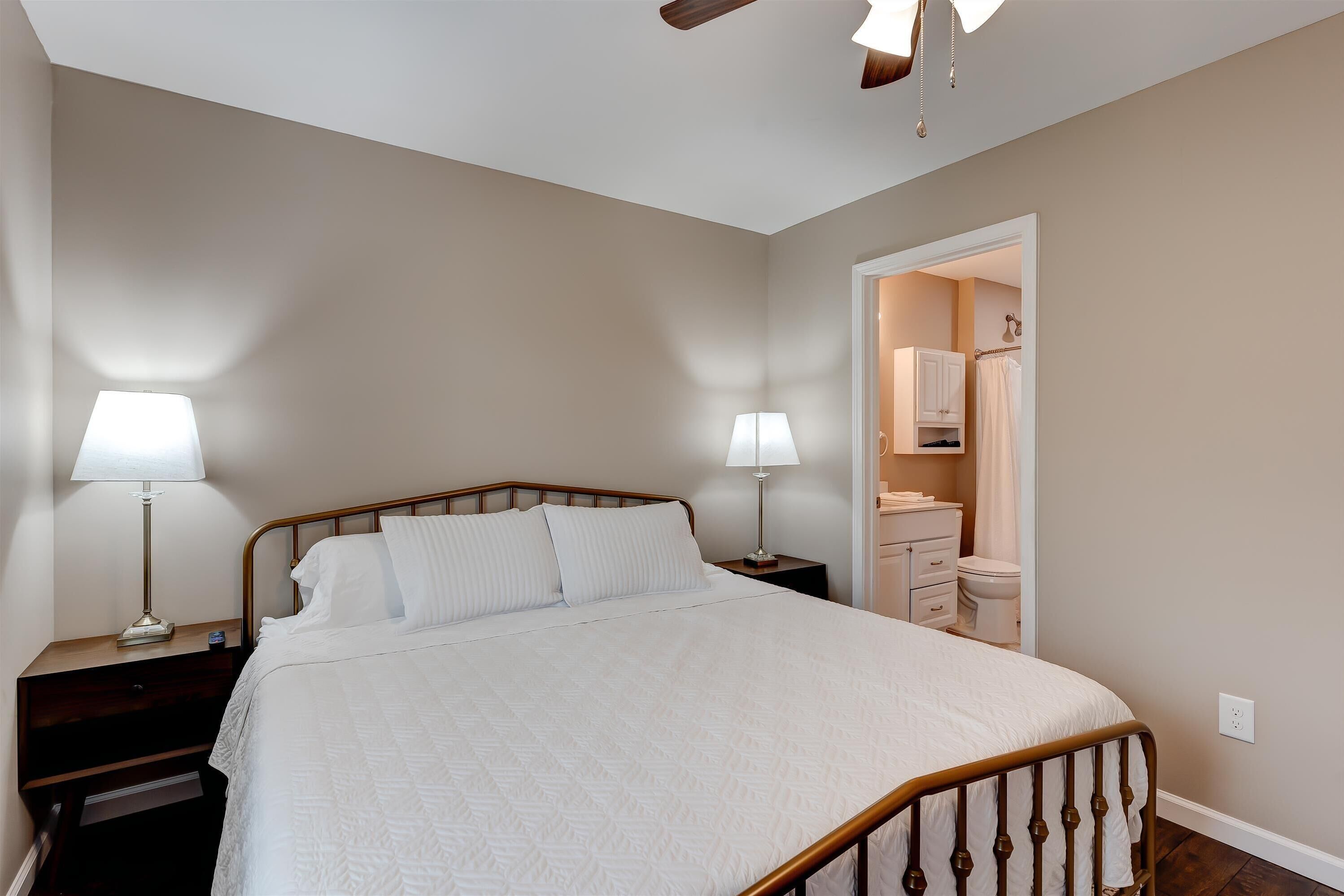 3 bedrooms, desk, iron/ironing board, free WiFi