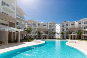 Outdoor pool - Paseo Playa Coral A-306 (Punta Cana)