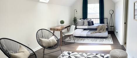 5 室のベッドルーム、デスク、アイロン / アイロン台、旅行用ベビーベッド