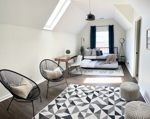 5 soveværelser, skrivebord, strygejern/strygebræt, weekendseng