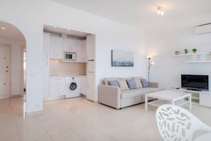 Smart TV, video games, books - Apartment with Panoramic Sea Views and Balcony (Marbella)