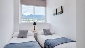 2 slaapkamers, een strijkplank/strijkijzer, reisbedje, gratis wifi