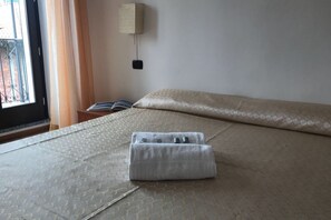 1 chambre, literie fournie