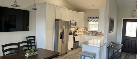 Refrigerador, microondas, horno, placa de cocina