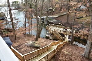 Terrace/patio - Swift Island Sunsets: Lakefront, Cozy, Sleeps 8 (Albemarle)
