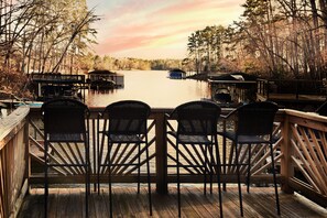 Terrace/patio - Swift Island Sunsets: Lakefront, Cozy, Sleeps 8 (Albemarle)