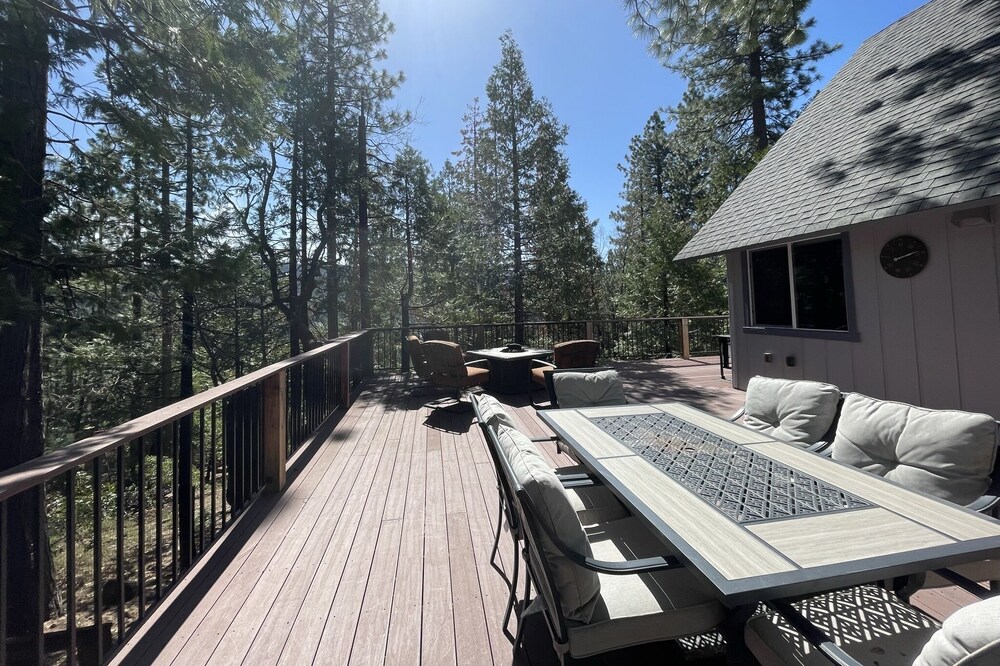 Cabin in the woods near Pinecrest Lake and Dodge Ridge Ski Resort