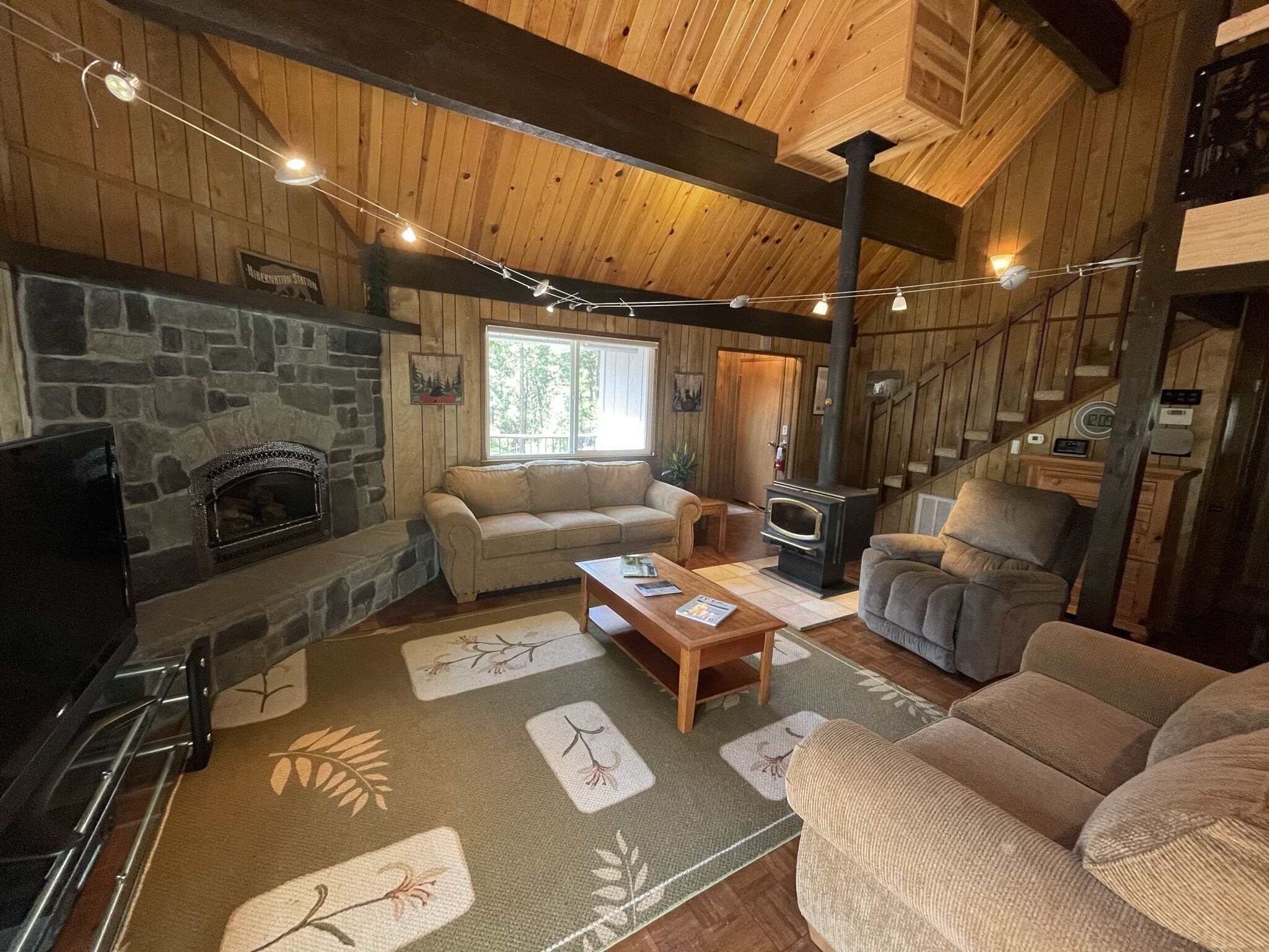 Cabin in the woods near Pinecrest Lake and Dodge Ridge Ski Resort