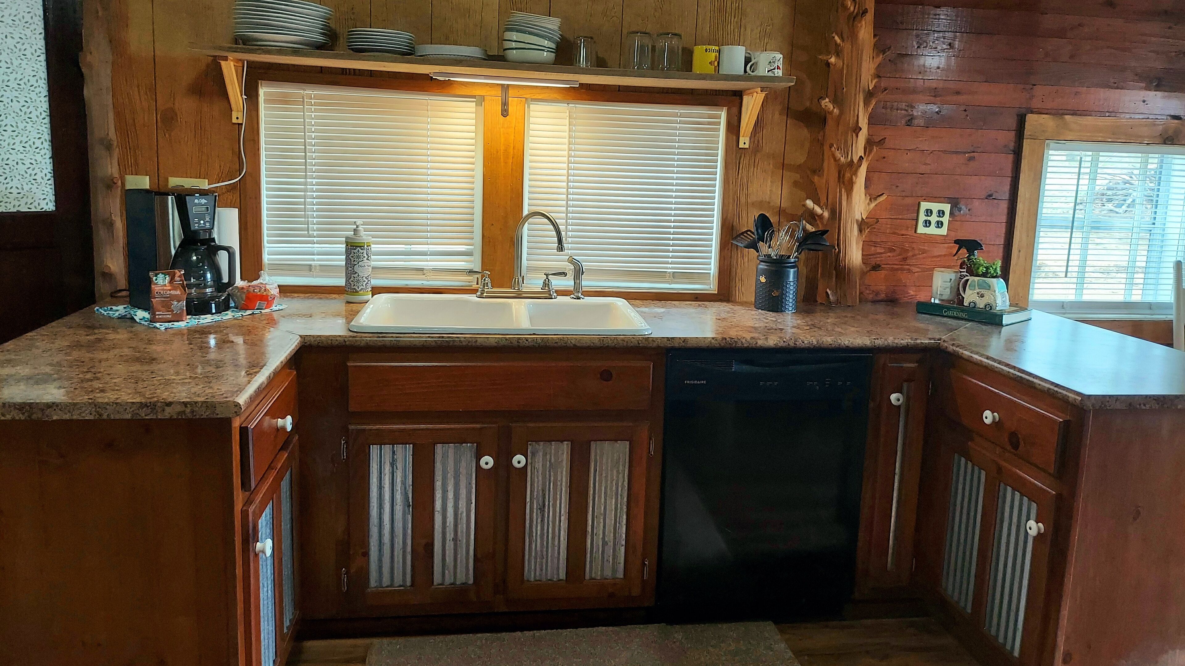 <br>1940's Farmhouse Cottage --Hot Tub! Wi-Fi! No Cleaning Fees!<br>