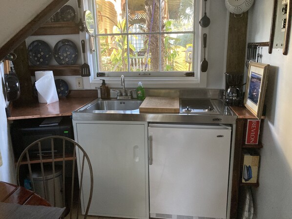 Unclassified image, 1 of 7, button