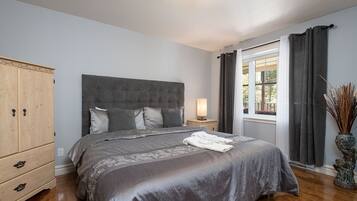 4 bedrooms, WiFi (free), bed sheets