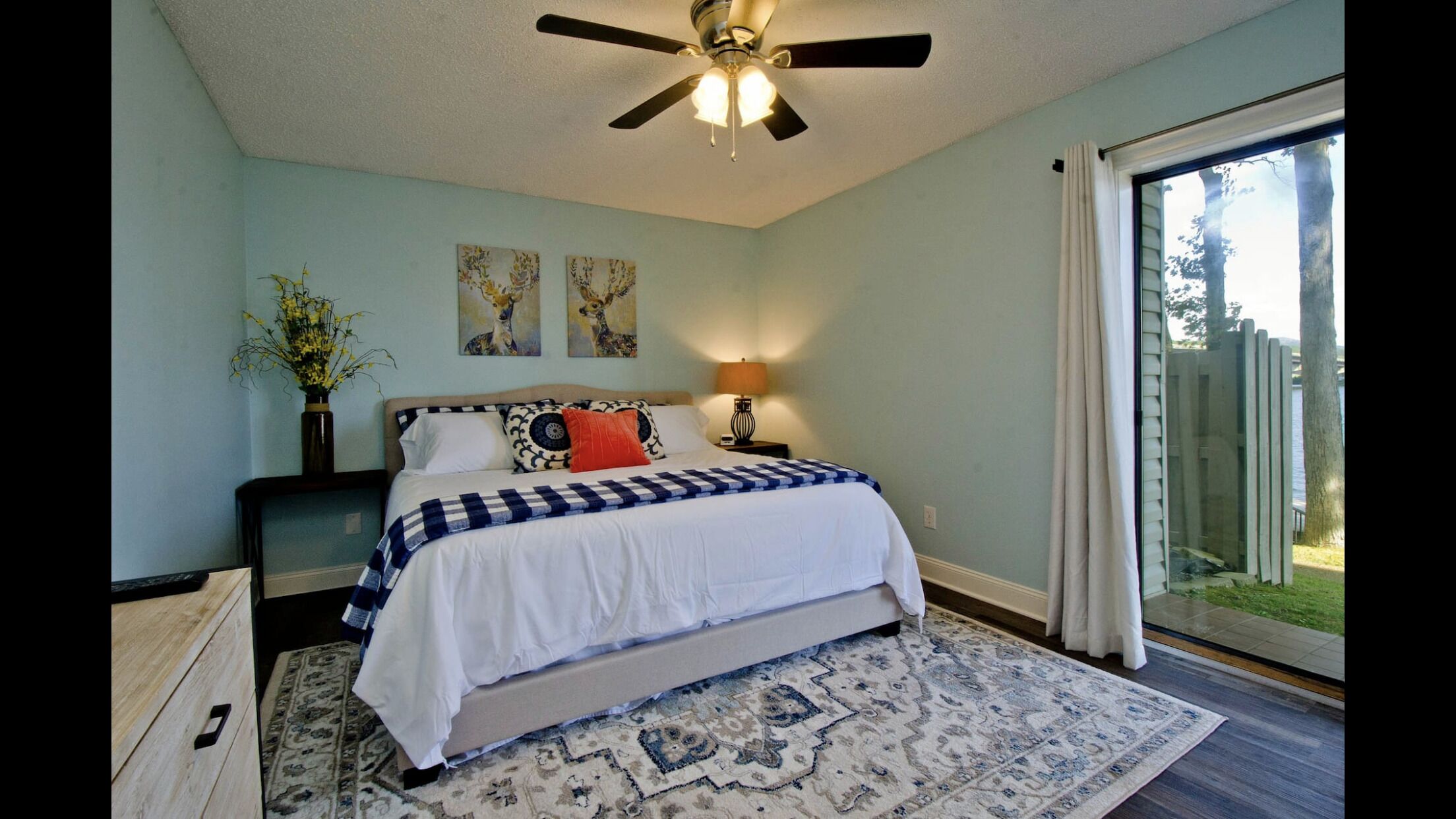 Newly renovated condo with beautiful lake front views