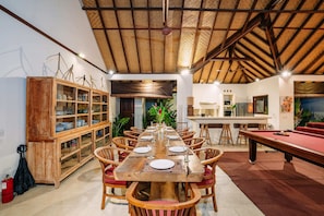 Basic Villa, Multiple Beds | Dining