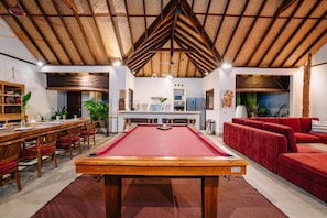 Basic Villa, Multiple Beds | Games room