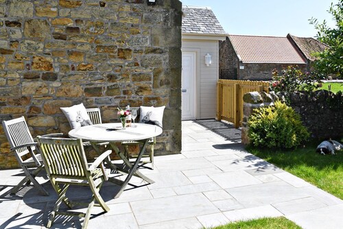 FORDEL COTTAGE - charming cottage - perfect for exploring country, coast & city