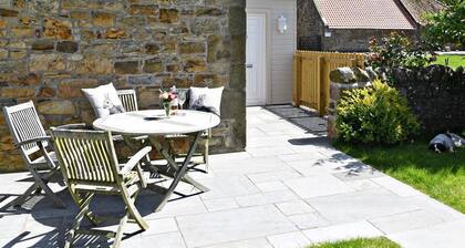 FORDEL COTTAGE - charming cottage - perfect for exploring country, coast & city