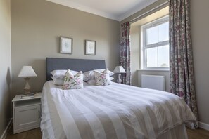 2 bedrooms, travel cot, free WiFi, bed sheets
