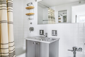 Hair dryer, towels - Lovely Back Bay 1BR w/ W/D & Gym, near Copley T & Shops, by Blueground (Boston)