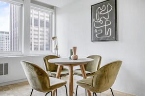 Dining - Lovely Back Bay 1BR w/ W/D & Gym, near Copley T & Shops, by Blueground (Boston)