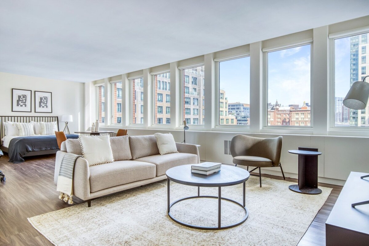 Trendy Back Bay Studio w/ W/D & Gym, near Copley T & Shops, by Blueground