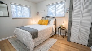3 Schlafzimmer, Schreibtisch, Bügeleisen/Bügelbrett, WLAN