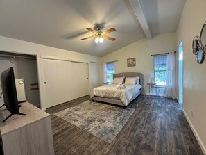 3 bedrooms, iron/ironing board, WiFi, bed sheets - Ranch Oasis - Tracy, San Francisco (San Joaquin County)