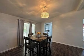 Dining - Ranch Oasis - Tracy, San Francisco (San Joaquin County)