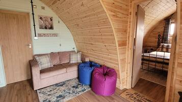 TV, fireplace, stereo