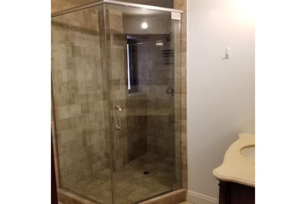 Spacious studio in luxe Brentwood West LA neighborhood