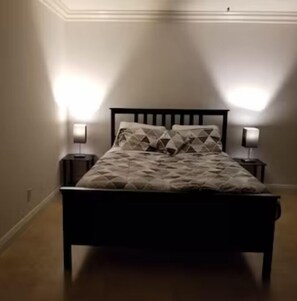 1 soverom, strykejern/-brett, wi-fi (inkludert) og sengetøy