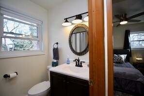 Combined shower/bathtub, hair dryer, towels, soap