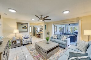 TV, books - Spacious Punta Gorda Home w/ Private Pool & Views! (Punta Gorda)