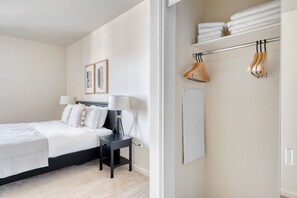 2 室のベッドルーム、アイロン / アイロン台、WiFi、ベッドシーツ