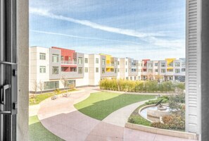 Interior - Upscale Palo Alto 2BR w/ W/D, Pool & Spa, near 280 & 101, by Blueground (Palo Alto)