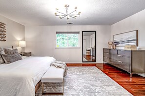 3 bedrooms, desk, iron/ironing board, Internet - Beautiful coastal home near Redwoods with fast WiFi, large backyard, W/D & patio (McKinleyville)