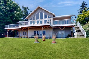 Exterior - Stunning 2 level waterfront home with firepit, WiFi, views, and pool table (Greenbank)