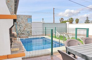 Unclassified image, 4 of 24, button