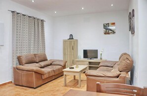 Flat-screen TV - Chalet Los Garridos with private pool (Conil de la Frontera)