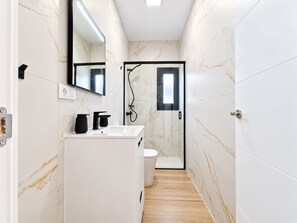 Bathroom - Chalet Garrido with private fenced pool (Conil de la Frontera)