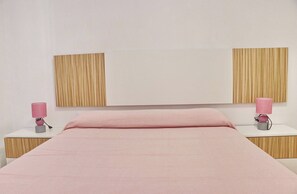 3 quartos, ferros/tábuas de passar roupa, Wi-Fi, roupa de cama